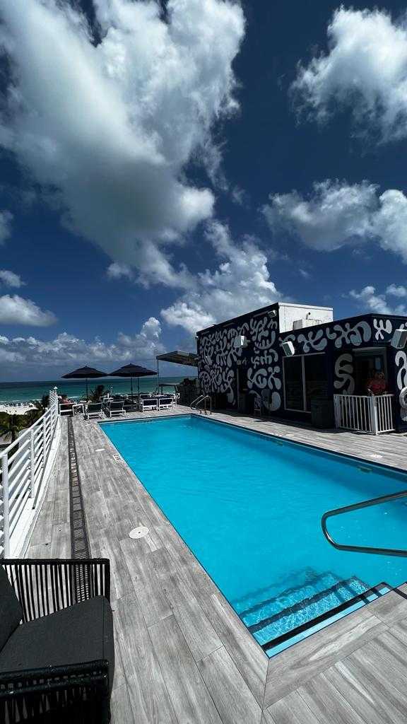 7 Rooftop Pools in Miami You Can Actually Get Into